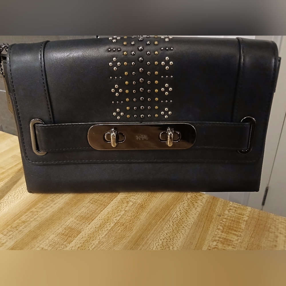 SOLD DO NOT BUT Coach Swagger Black Wristlet LIKE NEW & STUNNING - Picture 4 of 10